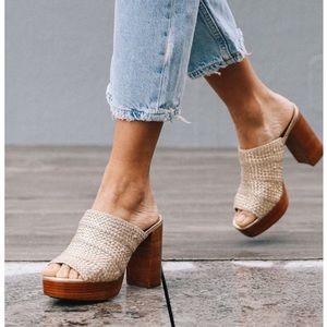 Frye Katie Woven Slide Gold Leather Slip On Mules Heels Shoes Size 9 Women’s